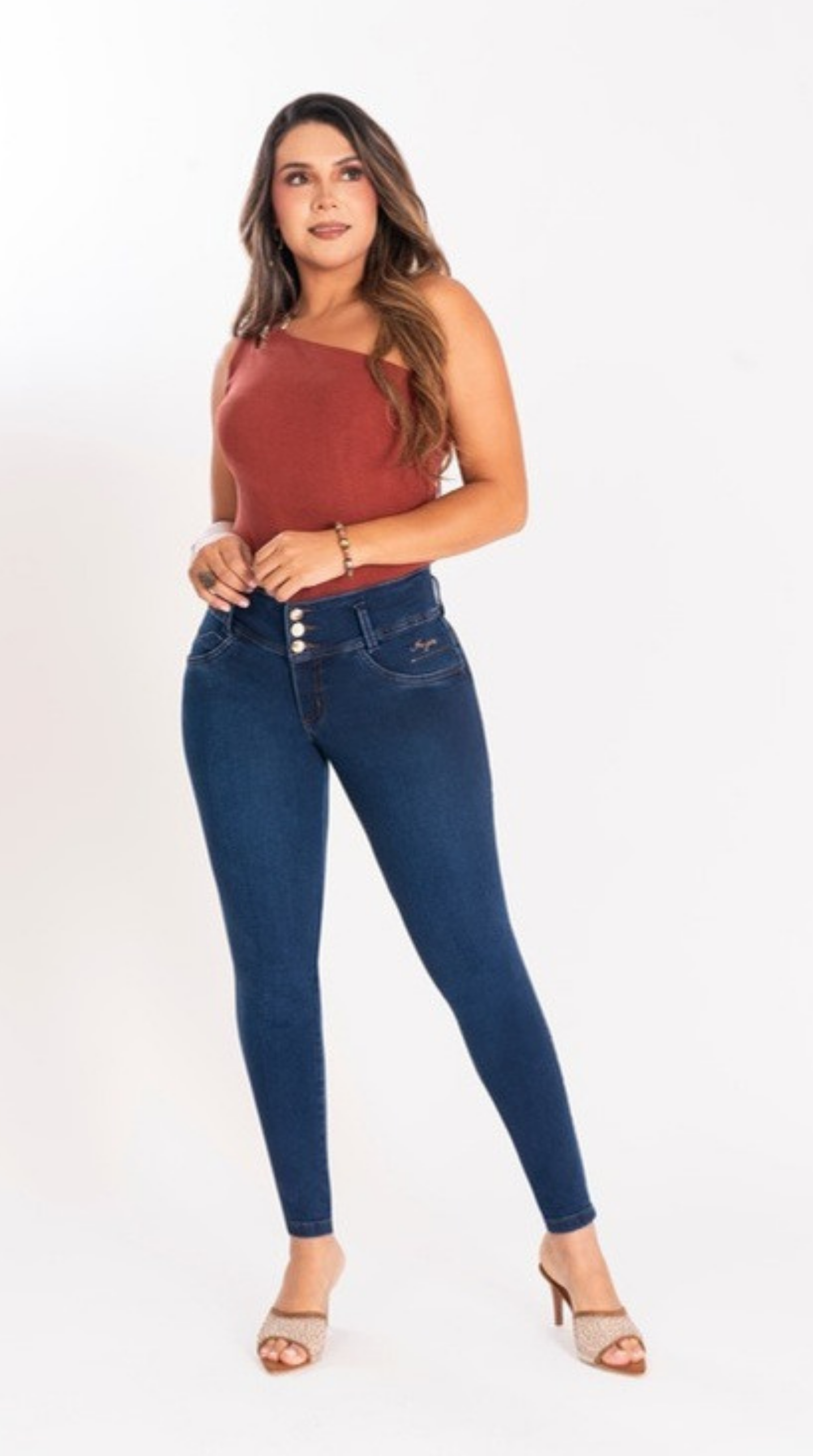 Jean levanta cola